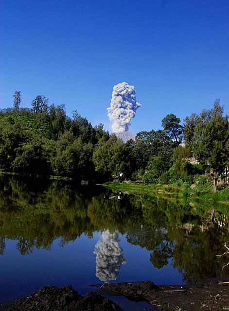 Semeru Batuk Lagi