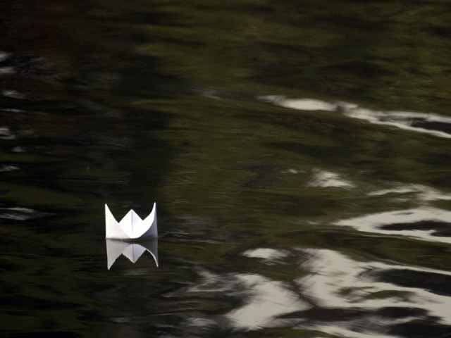 " Refleksi Diri Si Perahu kertas "