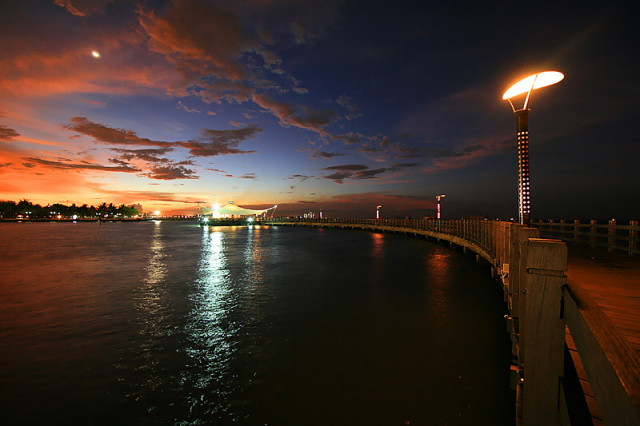 # When the sun goes down at Le Bridge Cafe #