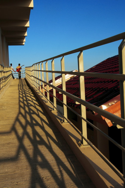 Diujung Bayang Cahaya