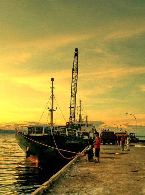 Senja Berlabuh ...