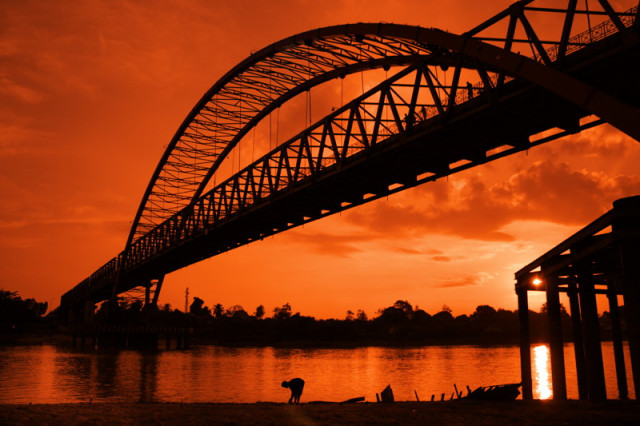kahayan bridge@siluet ..