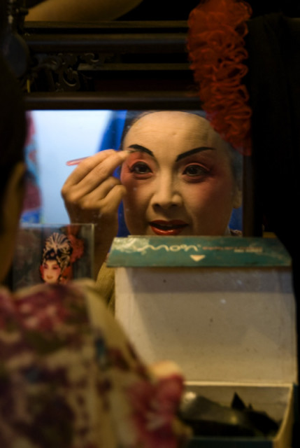 behind  the  scene 1