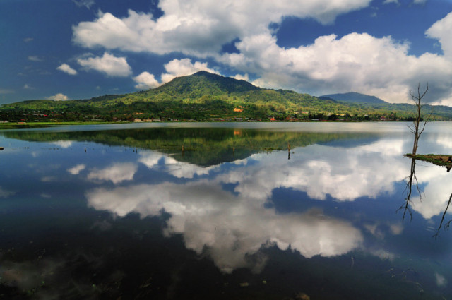 Refleksi Danau Buyan