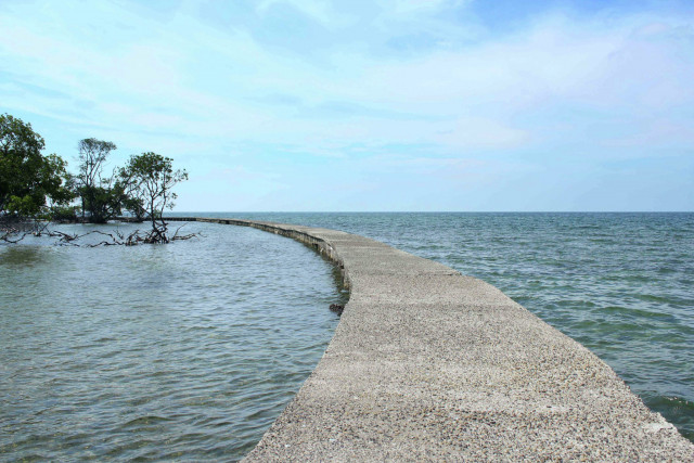 Sampai ujung dermaga
